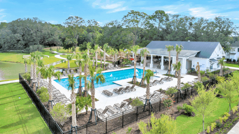 A GIF showing the pool and townhomes at Six Oaks.
